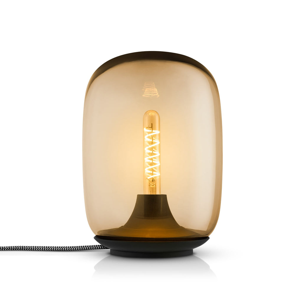 LED bordlampe Acorn dimbar mundblåst glass amber montert på bord