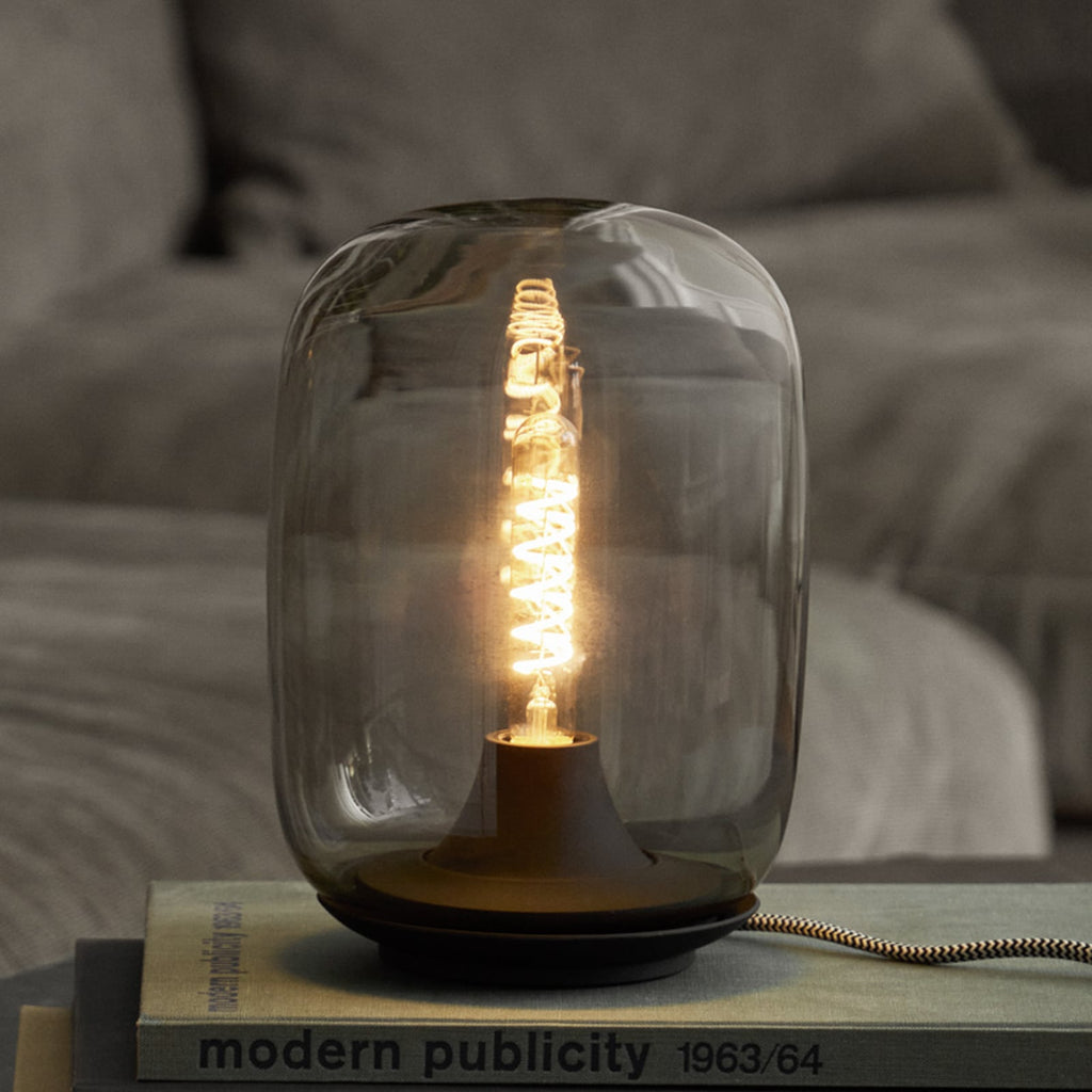LED bordlampe Acorn dimbar mundblåst glass grå forfra