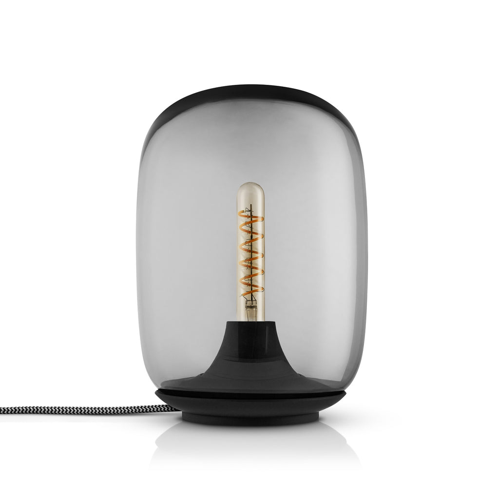 Nærbilde av LED bordlampe Acorn dimbar mundblåst glass grå lyspære