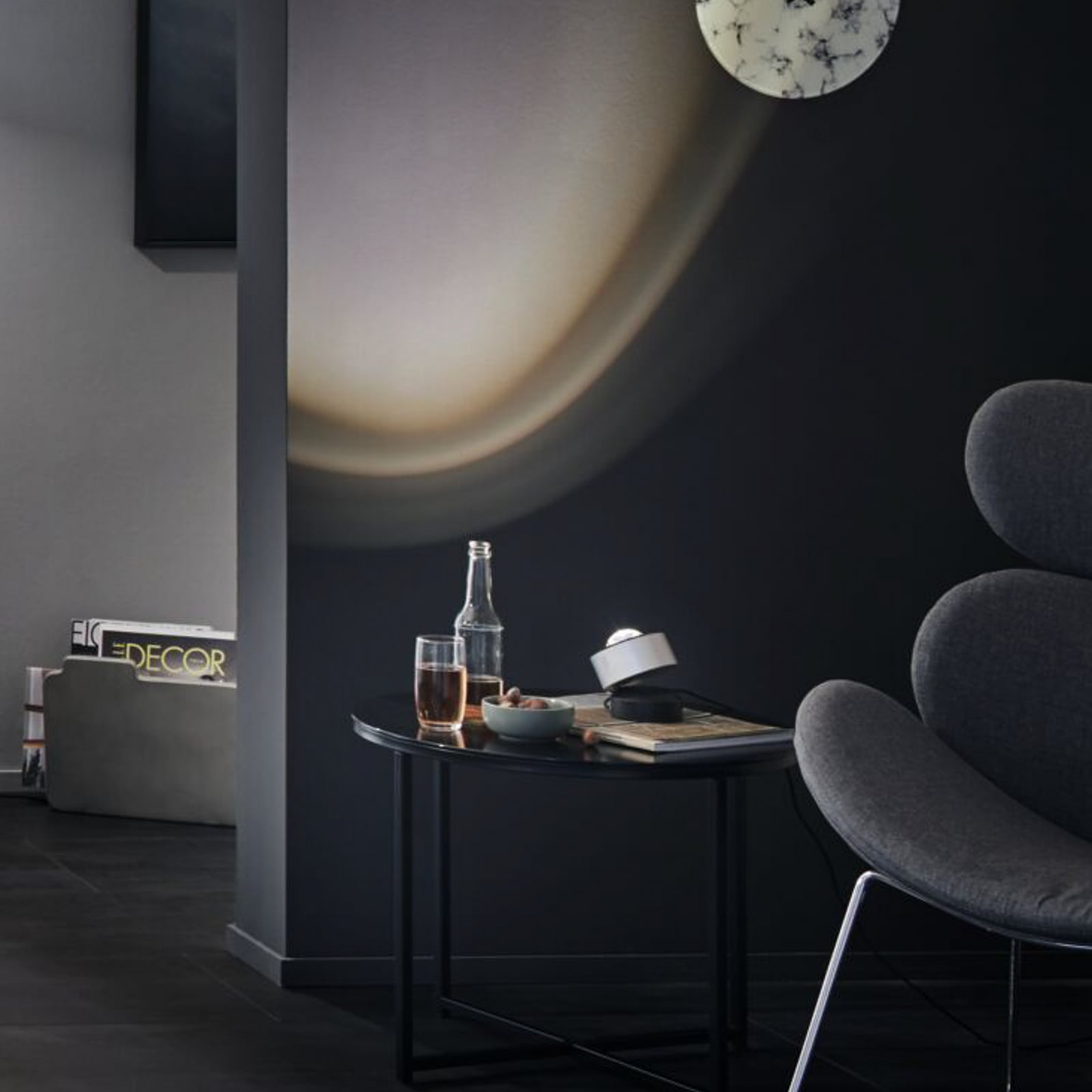 LED bordlampe Aldan aluminium dimbar detalj av berøringsdimmer