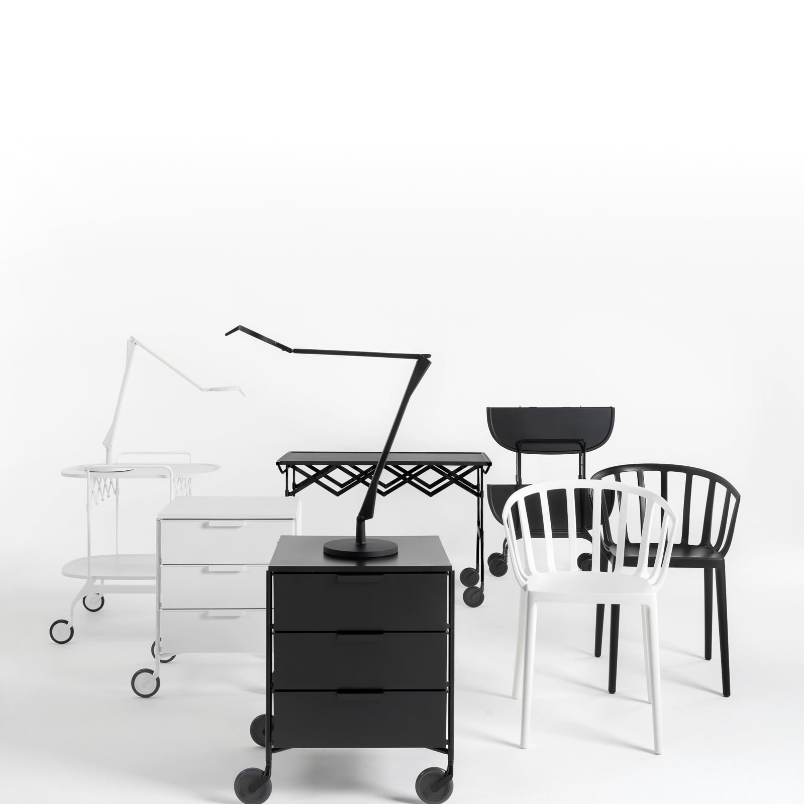 LED bordlampe Aledin Tec svart høydejusterbar 113 cm - Kartell