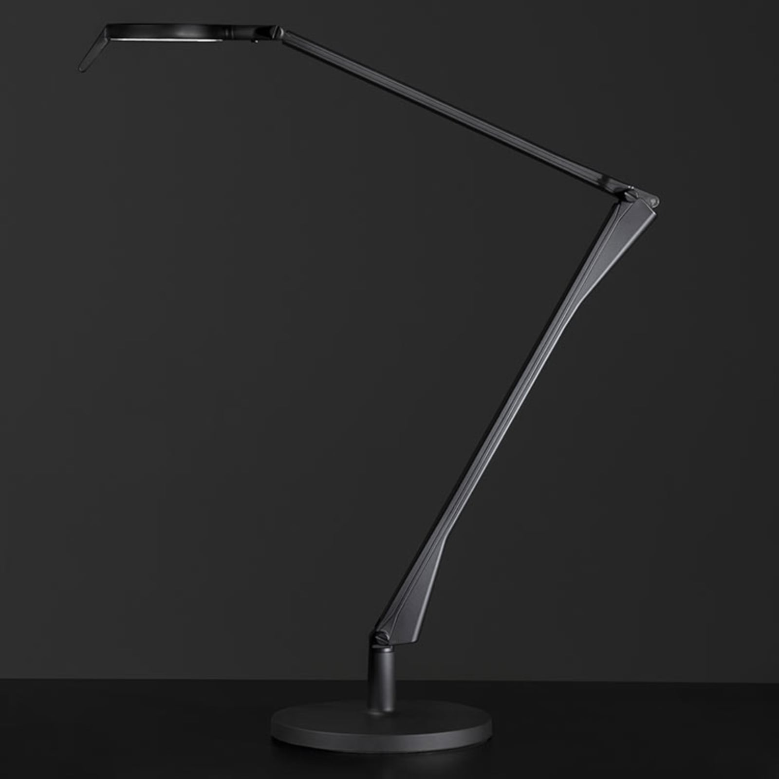LED bordlampe Aledin Tec svart høydejusterbar 113 cm - Kartell