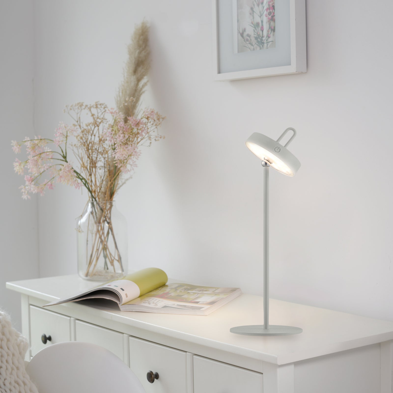 LED bordlampe Amag oppladbar dimbar jern lysgrå IP44 detalj av lampehode