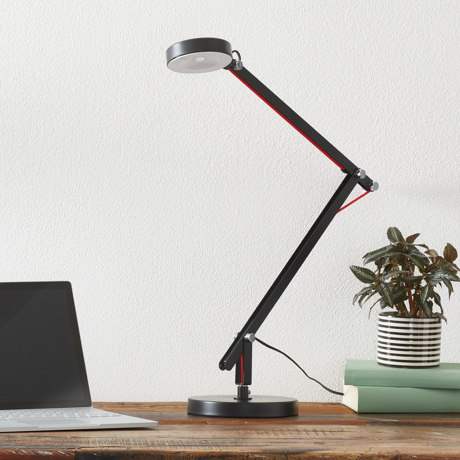 LED bordlampe Amsterdam svart justerbar metall bakside