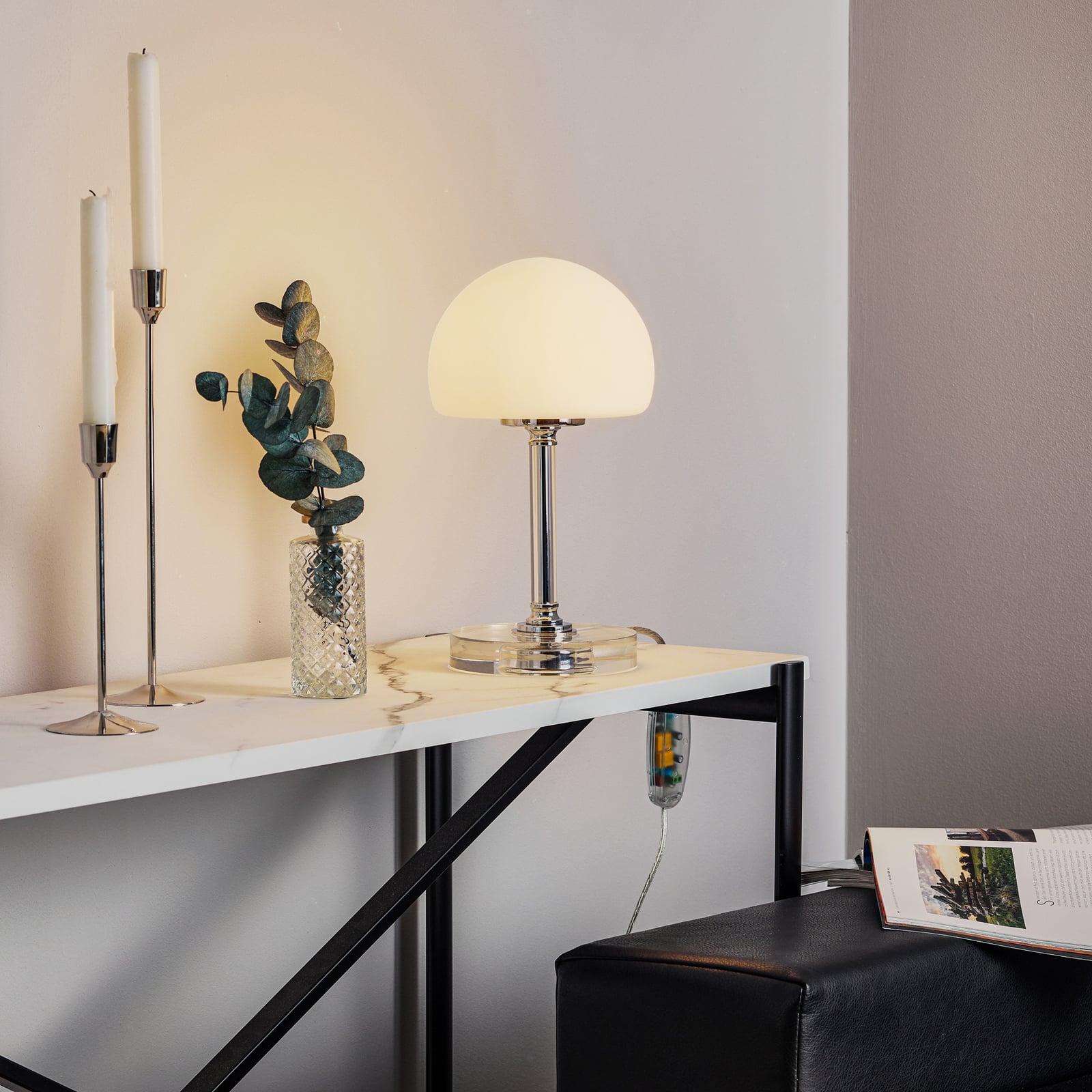 LED bordlampe Ancilla dimbar krom glass hvit bakside