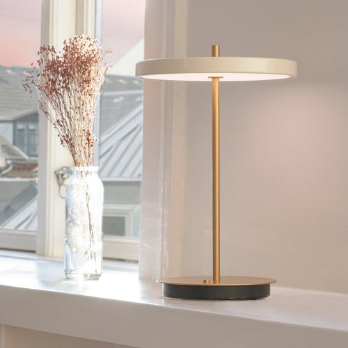 LED bordlampe Asteria Move perlhvit/messing bakside