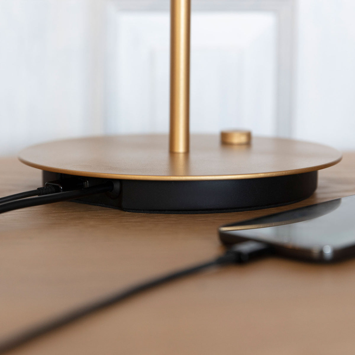 LED bordlampe Asteria Table dimbar hvit/messing helhetsbilde