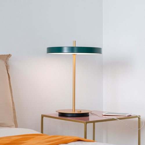 LED bordlampe Asteria Table dimbar USB skoggrønn messing bakside