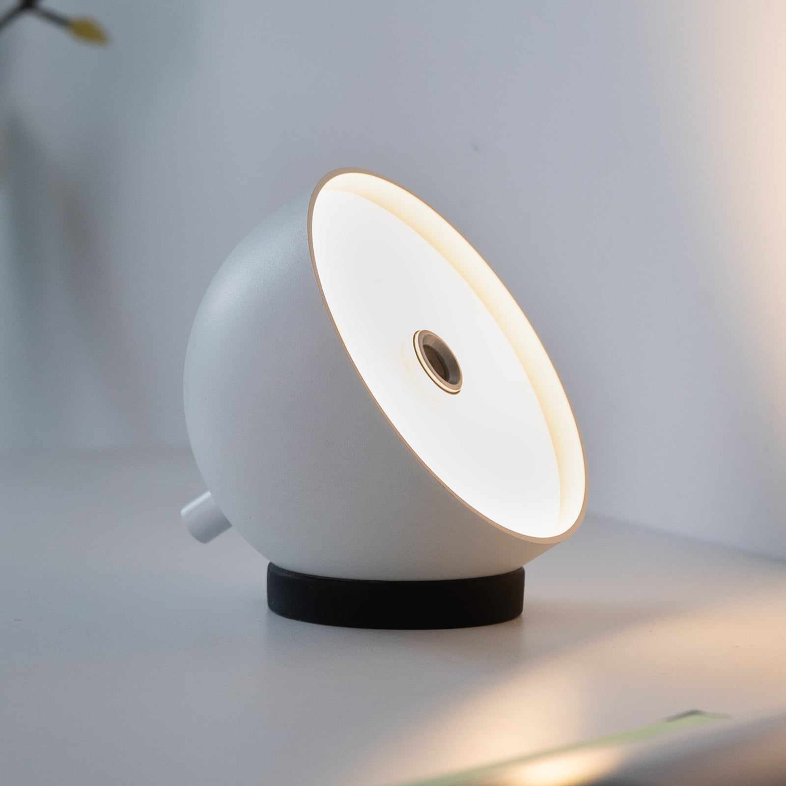 LED bordlampe Bellies USB-ladekabel og lampedel