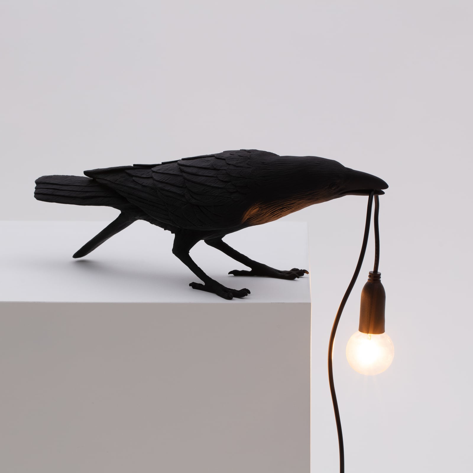 LED-bordlampe Bird Lamp spielende fugl svart kunstharz nærbilde