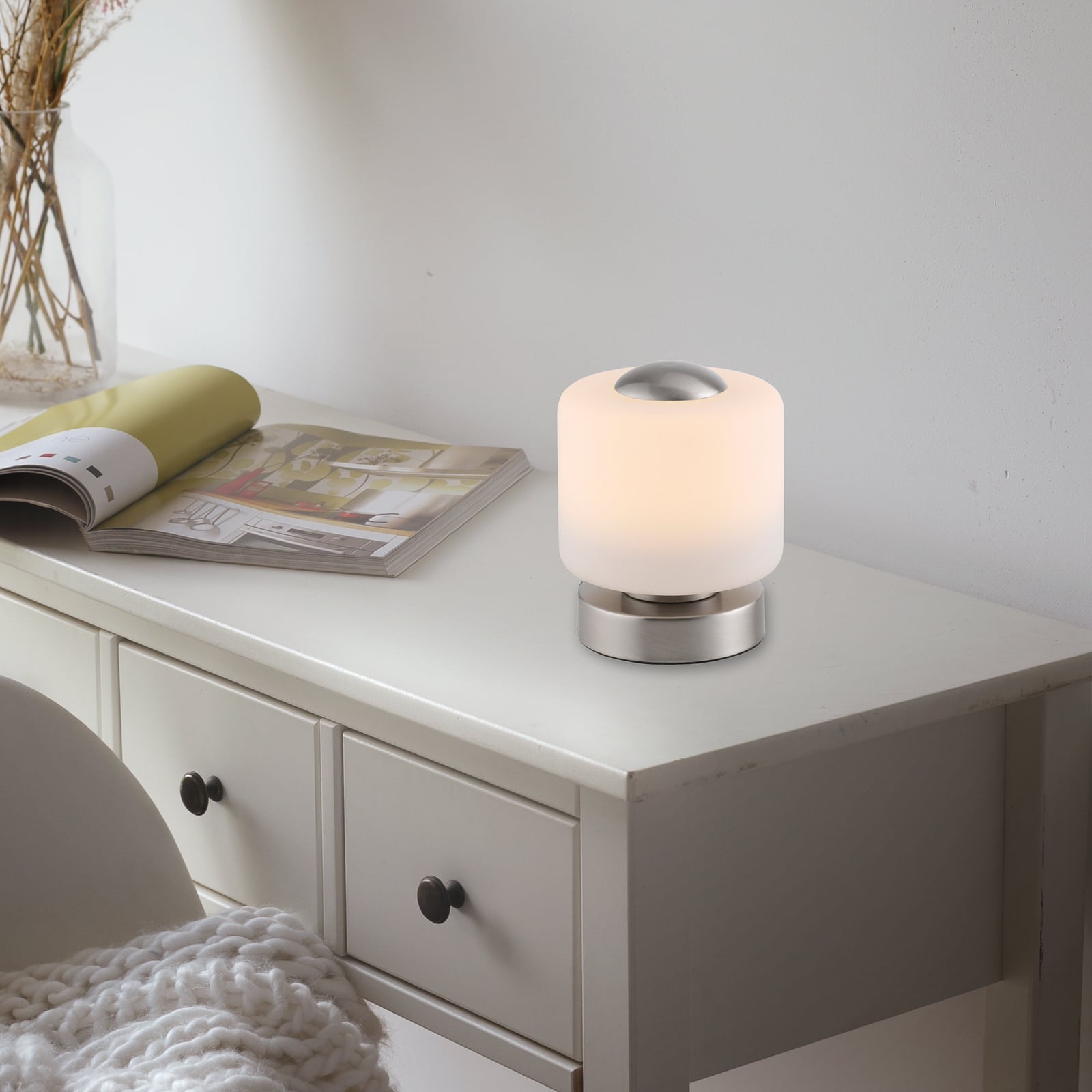 LED bordlampe Bota glass dimbar stålfarget Ø12 cm detalj av lampeskjerm