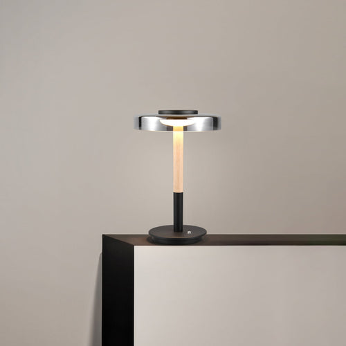 LED bordlampe Celeste dimbar glass og tre krom forfra