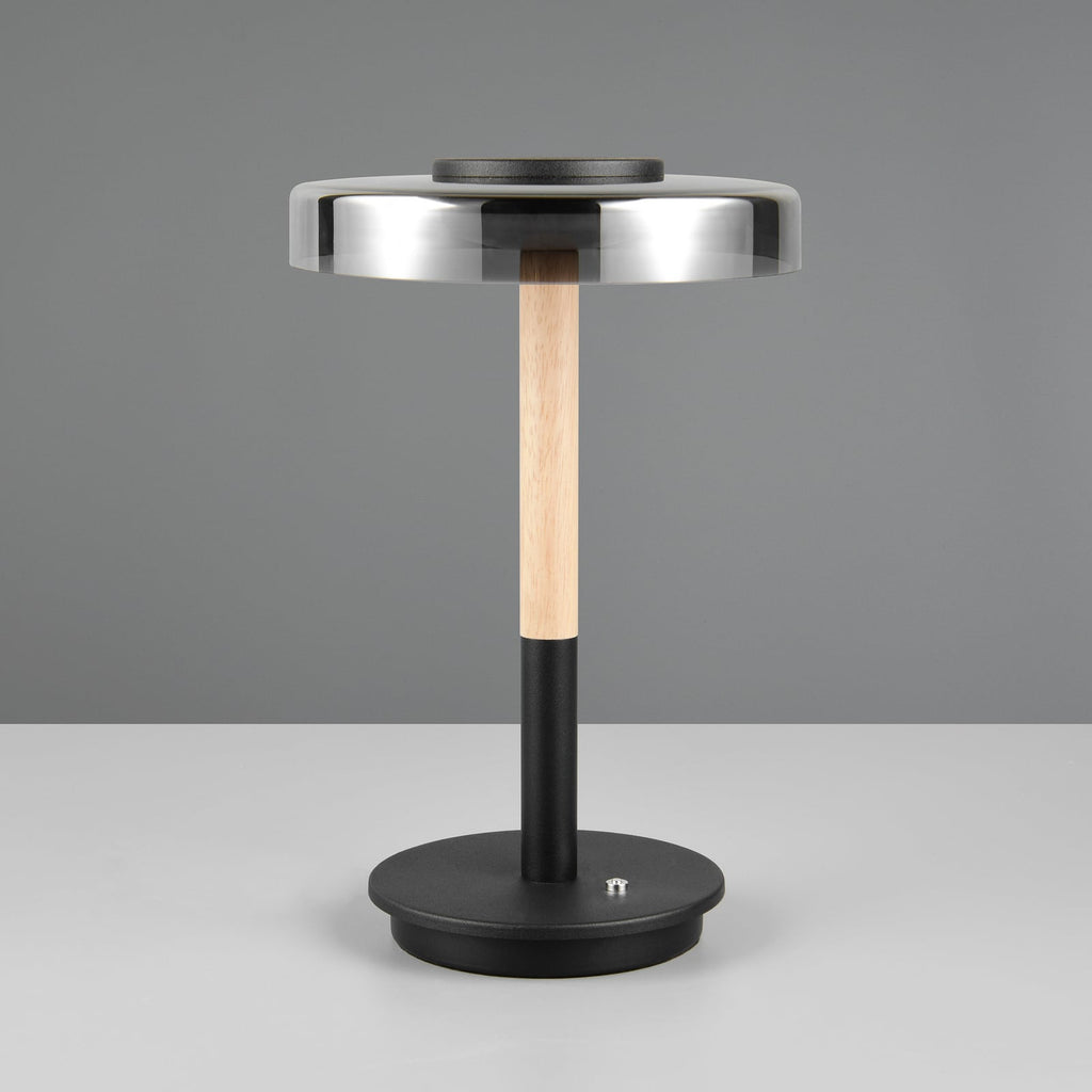 LED bordlampe Celeste montert på bord med varmt lys