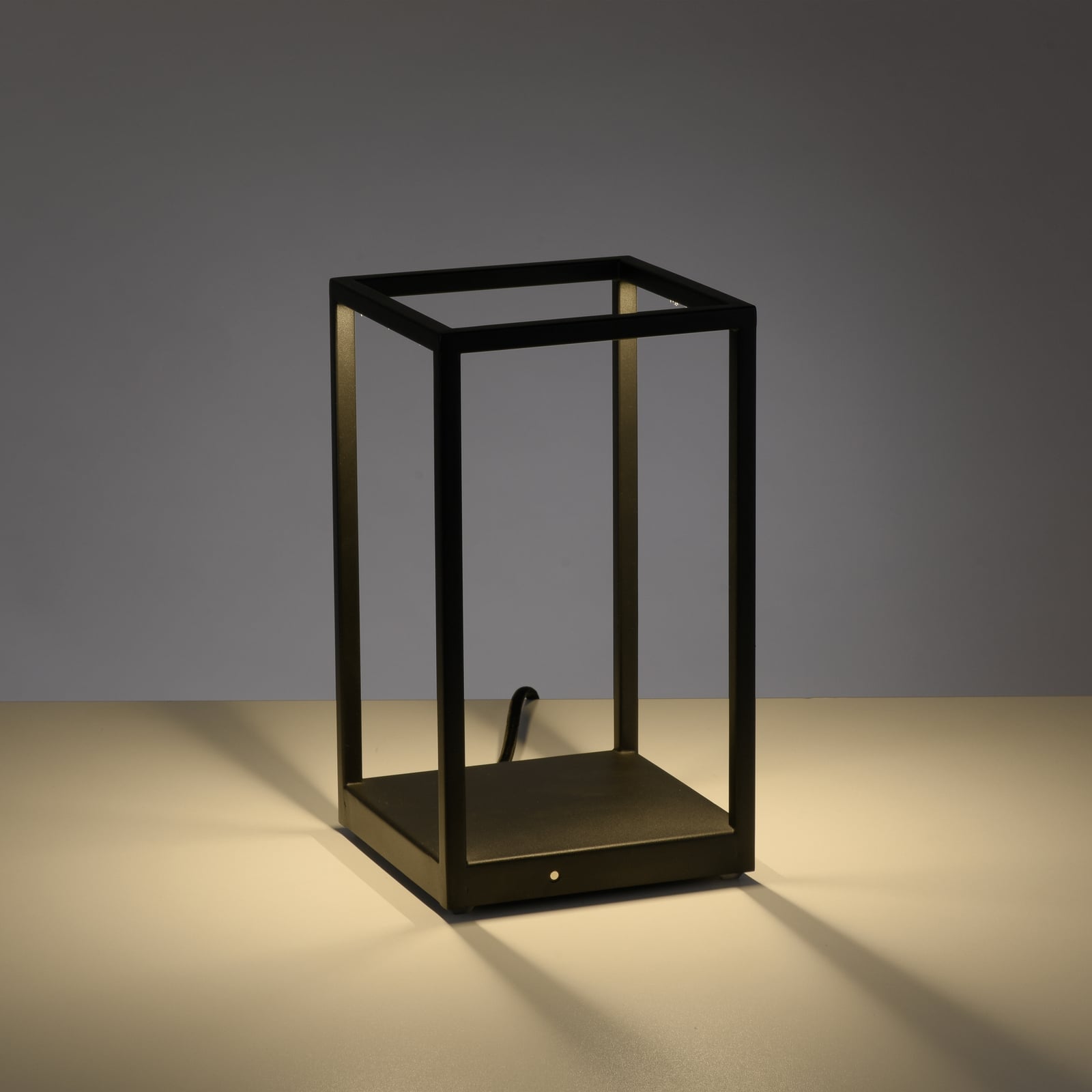 LED bordlampe Contura svart matt jern dimbar 15x15 cm montert