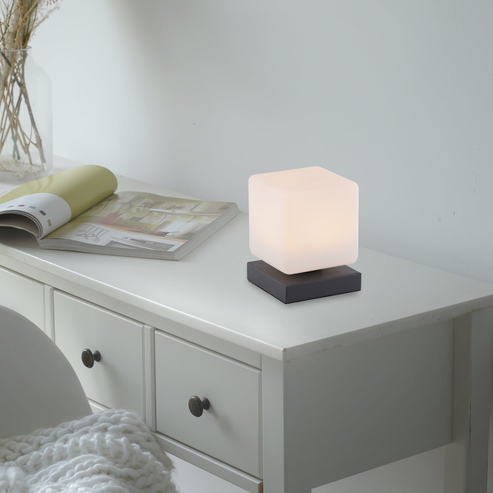 LED bordlampe Dadoa glass antrasitt dimbar 7W varmhvit detalj av touchdimmer