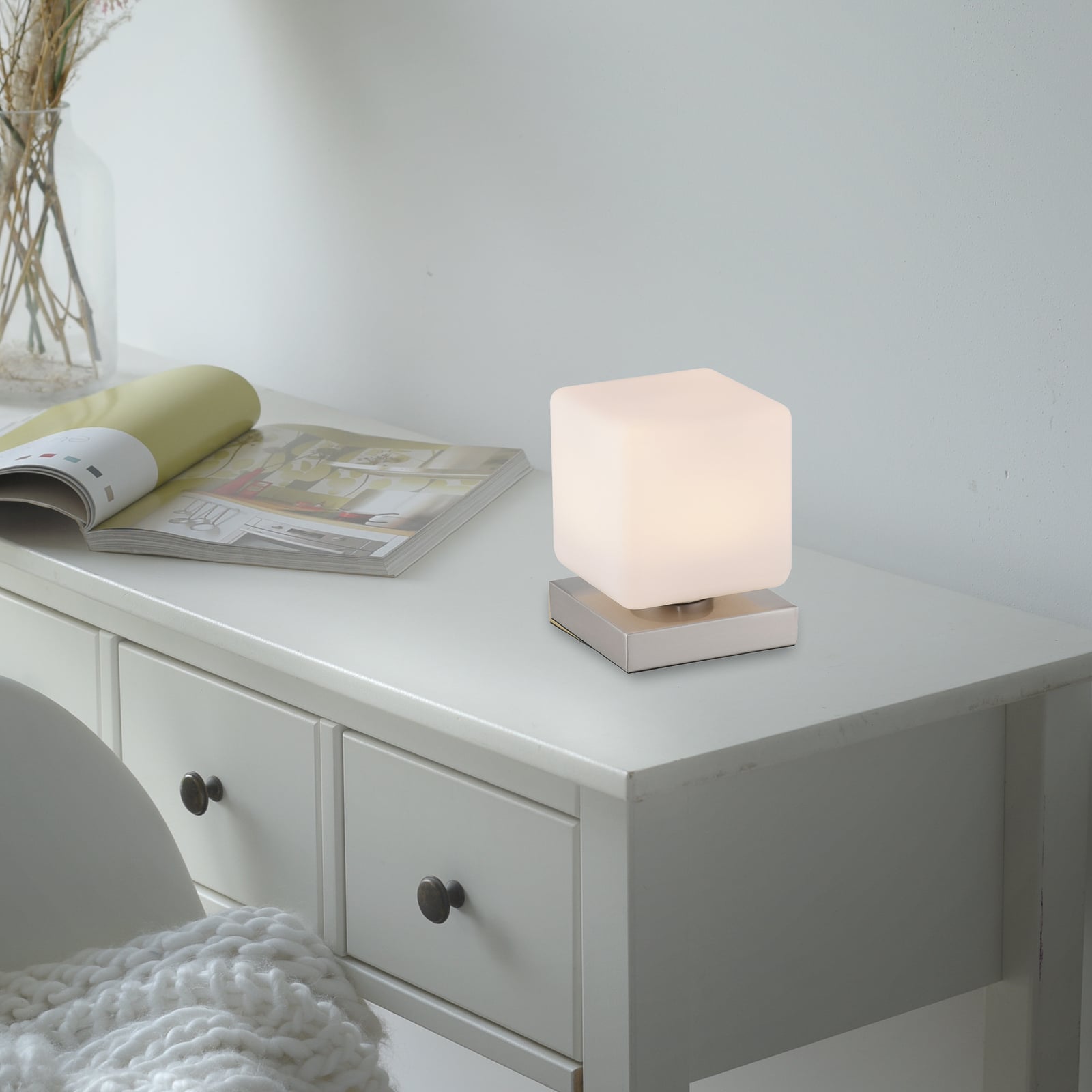 LED bordlampe Dadoa glass dimbar 12x12 cm 7W detalj av lampeskjerm