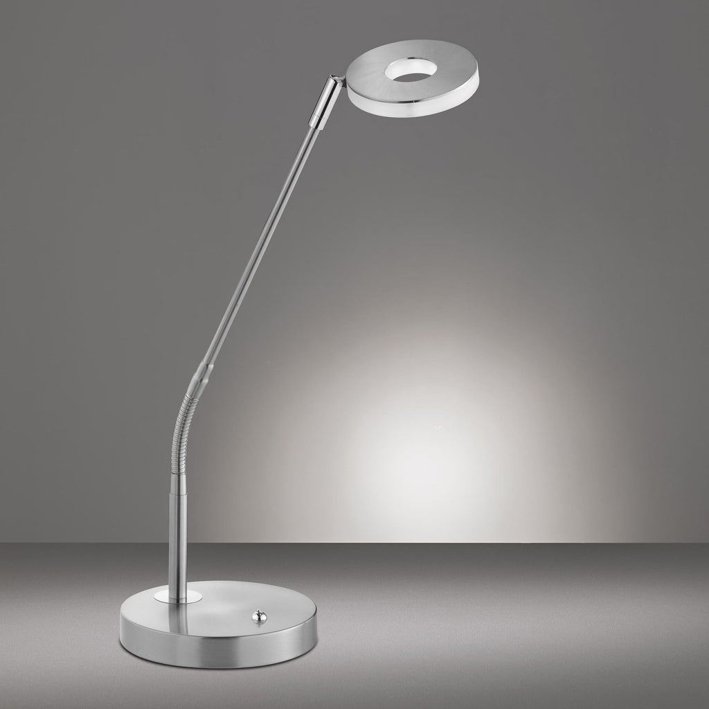 LED bordlampe Dent dimbar CCT matt nikkel/krom montert på skrivebord