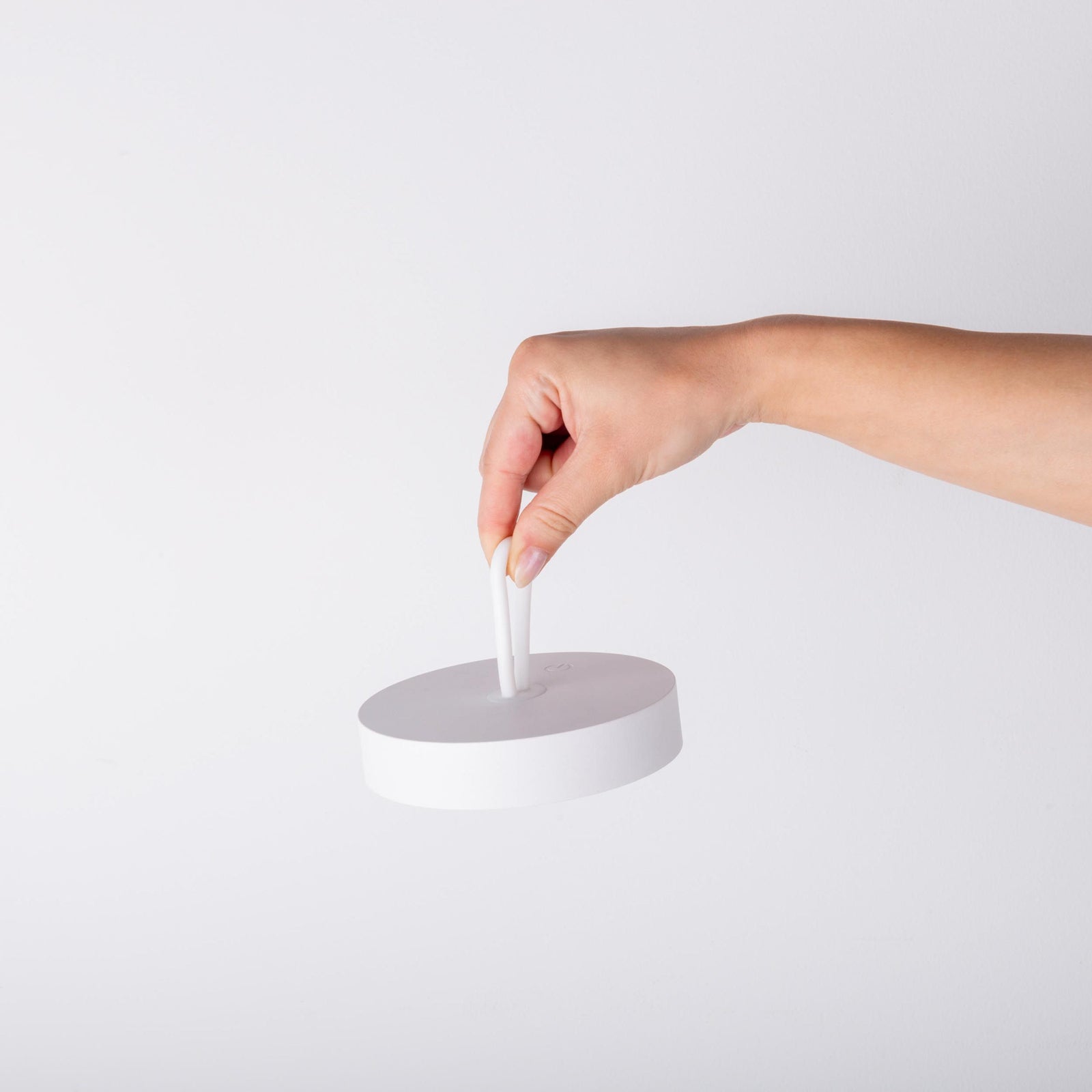 LED bordlampe Ella oppladbar magnetisk hvit IP54 nærbilde av touchdimmer