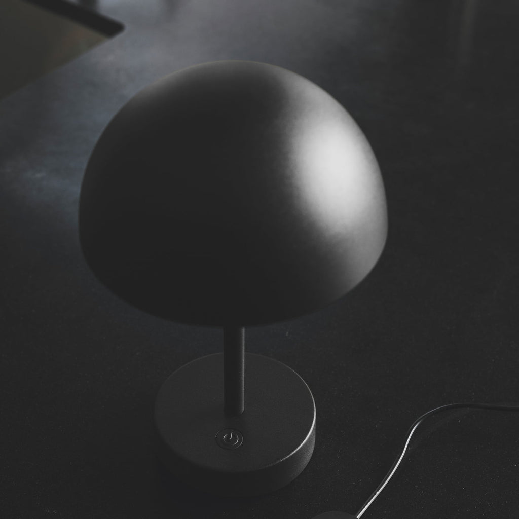 LED bordlampe Ellen To-Go oppladbar svart IP44 detalj av bryter