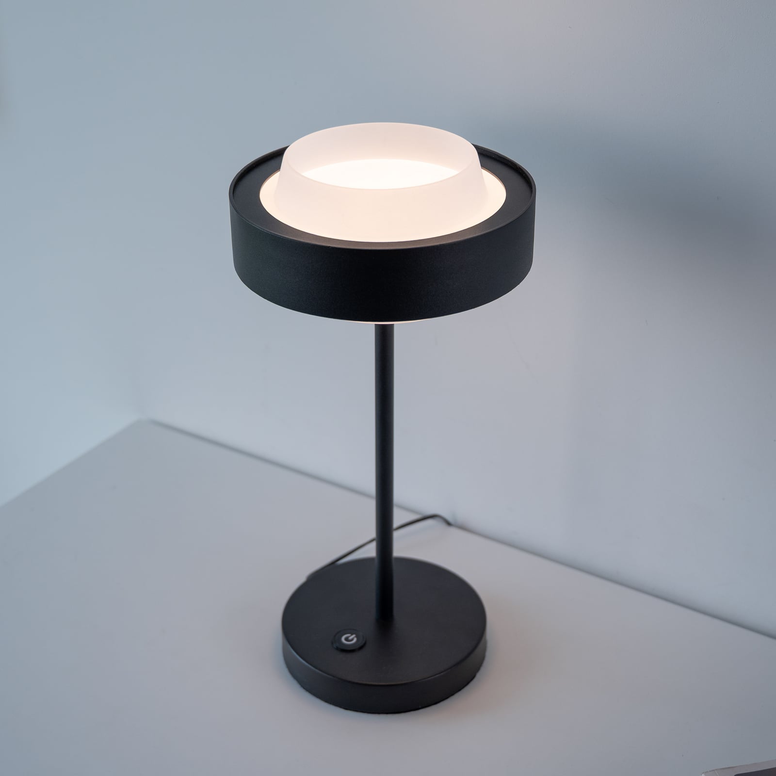 LED bordlampe Elmo bakside med kabel og bryter