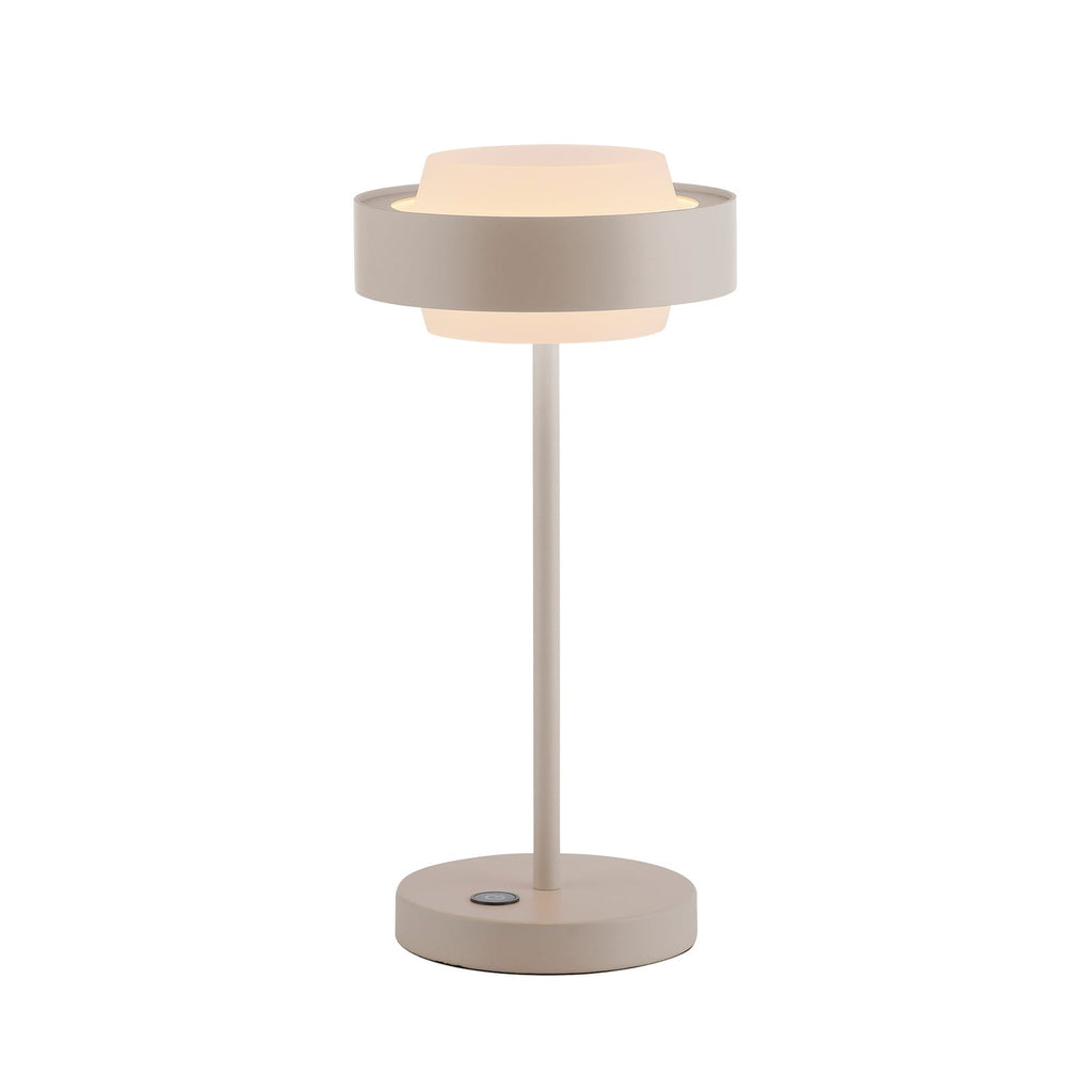 LED bordlampe Elmo montert på bord i stue