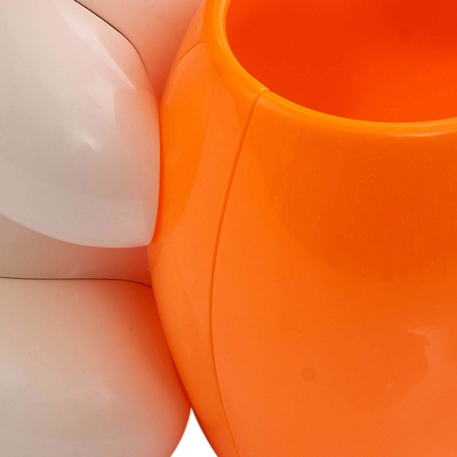LED bordlampe Haas dimbar beige CCT haredesign lys på