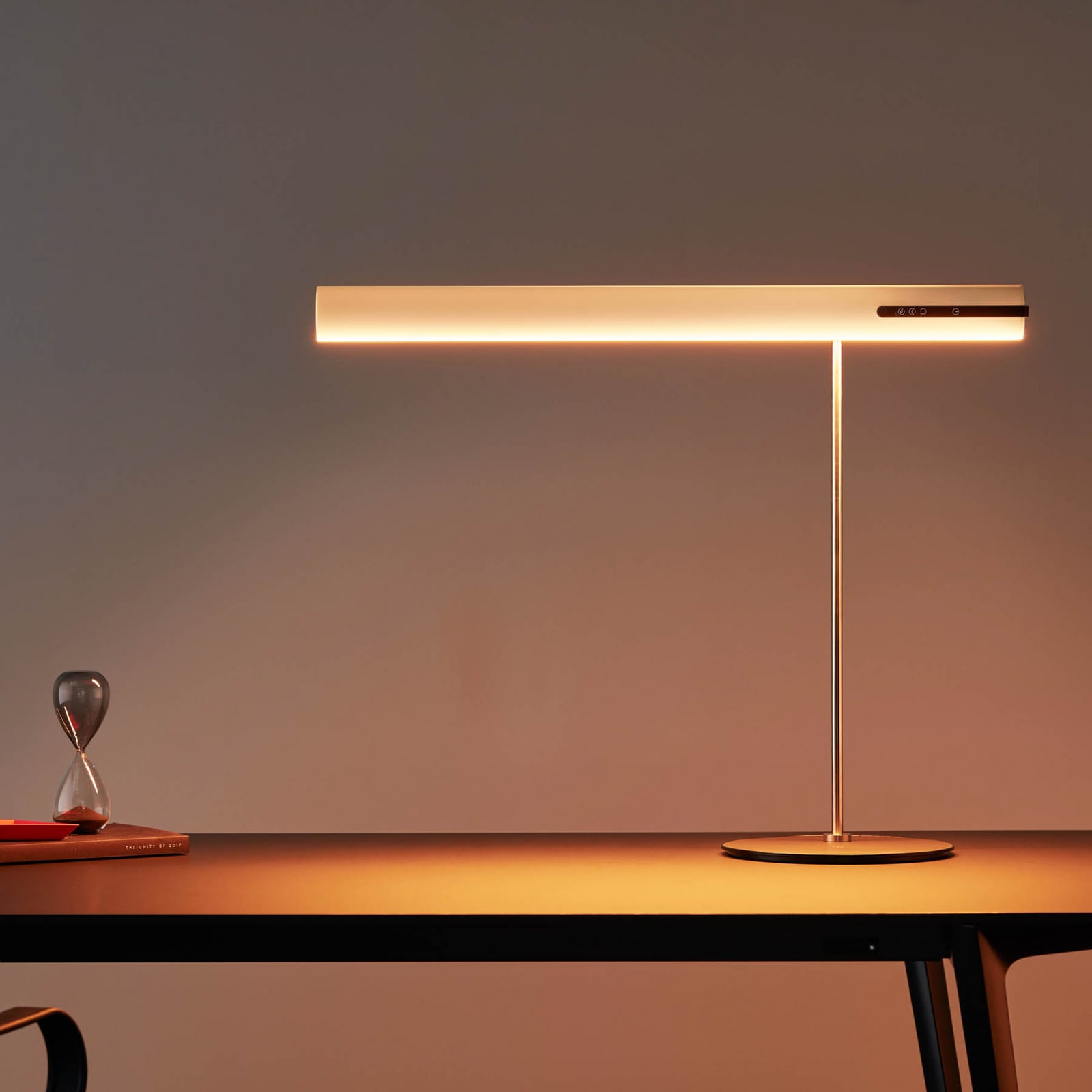 LED bordlampe HEAVN One dimbar CCT sølv bevegelsessensor detalj