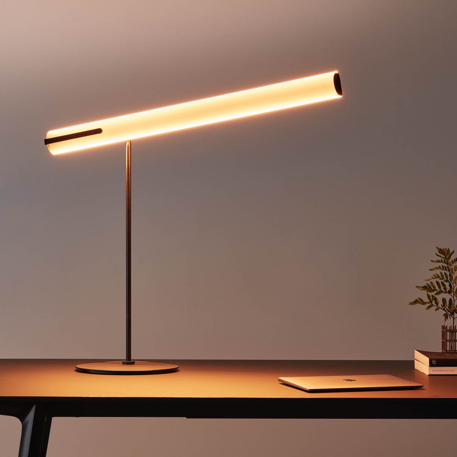 Detaljbilde av LED bordlampe HEAVN One dimbar CCT svart