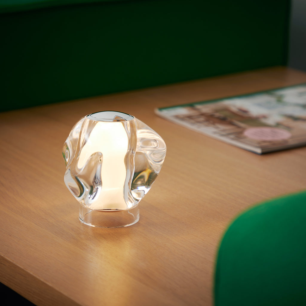 LED bordlampe Ice Ball oppladbar dimbar krom detalj av skjerm