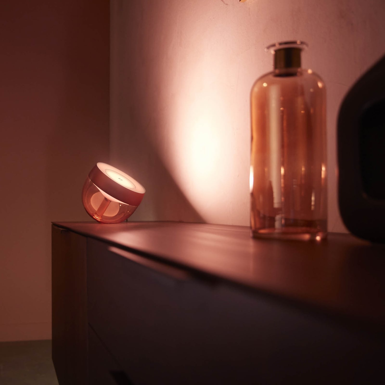 LED bordlampe Iris WACA dimbar kobber RGB Zigbee - Philips Hue