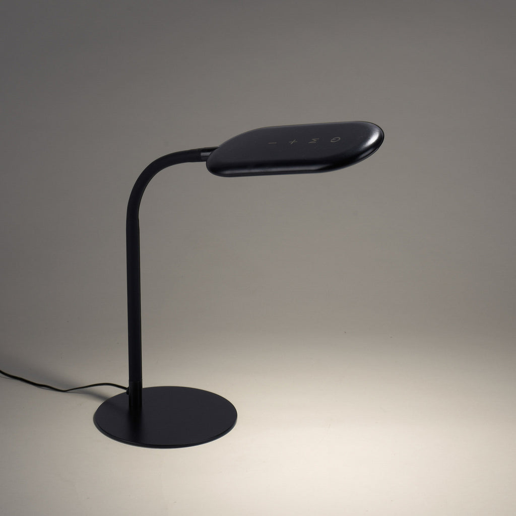 LED bordlampe Kelly CCT dimbar berøringsdimmer 7W svart montert på skrivebord
