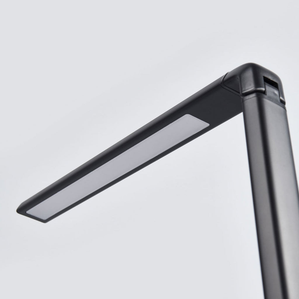 LED bordlampe Kuno dimbar svart med USB nærbilde av USB-port