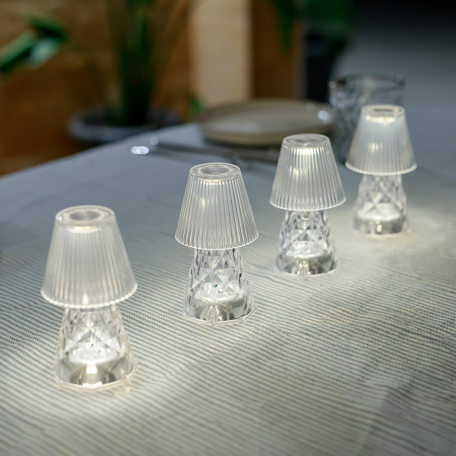 Detalj av LED bordlampe Lola 12 Lux batteri transparent IP44