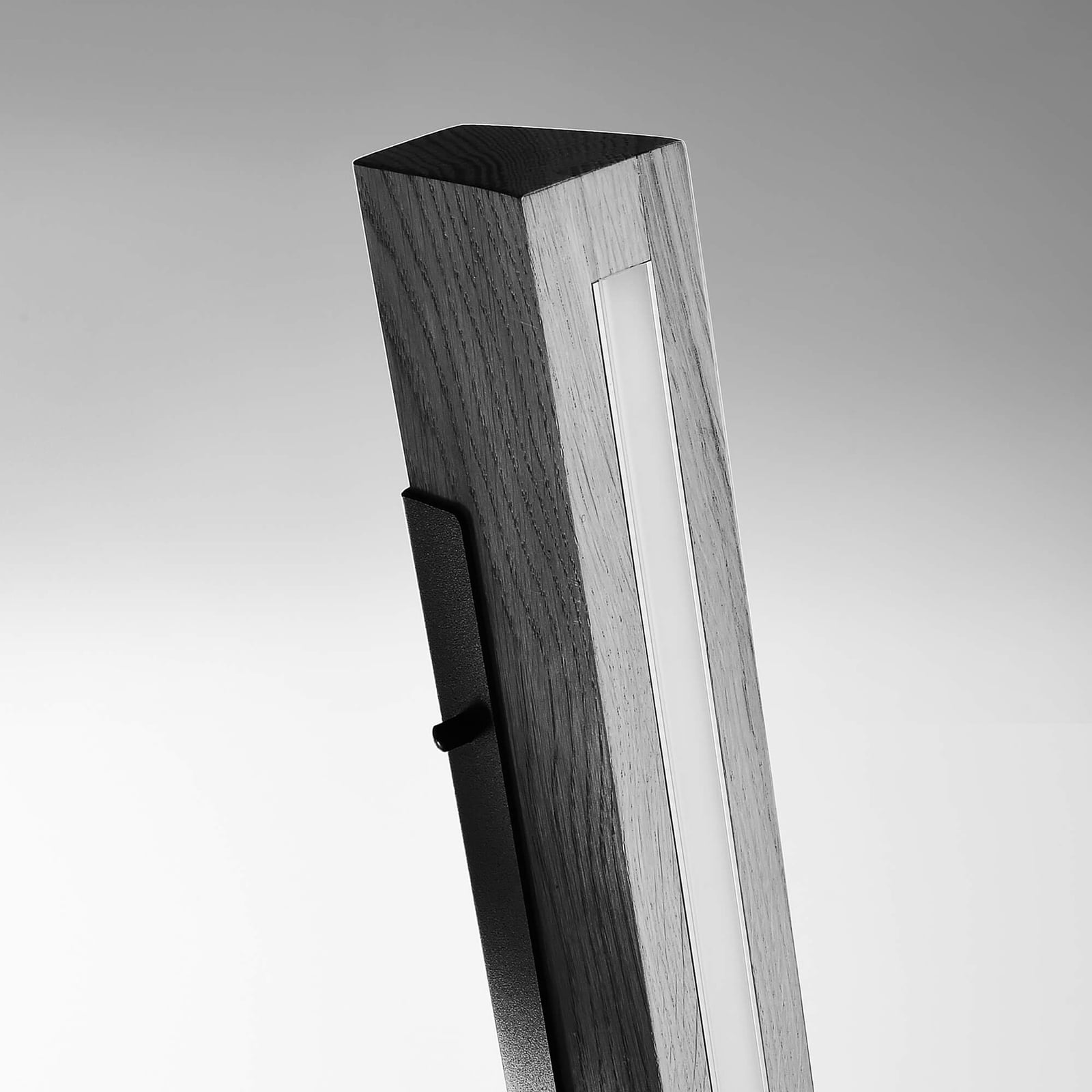 LED bordlampe Madera eik dimbar 7W 51 cm montert på bord