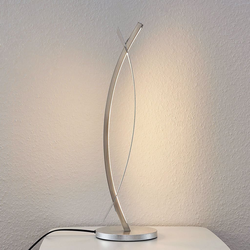 LED bordlampe Marija dimbar på skrivebord