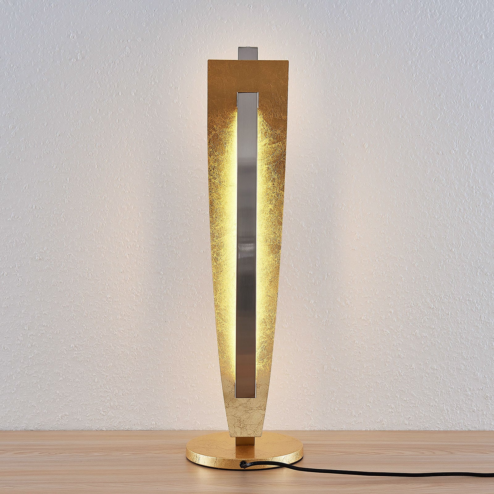 LED bordlampe Marija dimbar gullfarget 62 cm nærbilde av lampefot