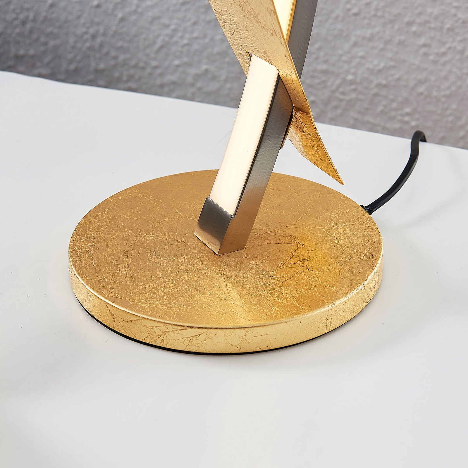 LED bordlampe Marija dimbar gullfarget 62 cm utsikt fra siden