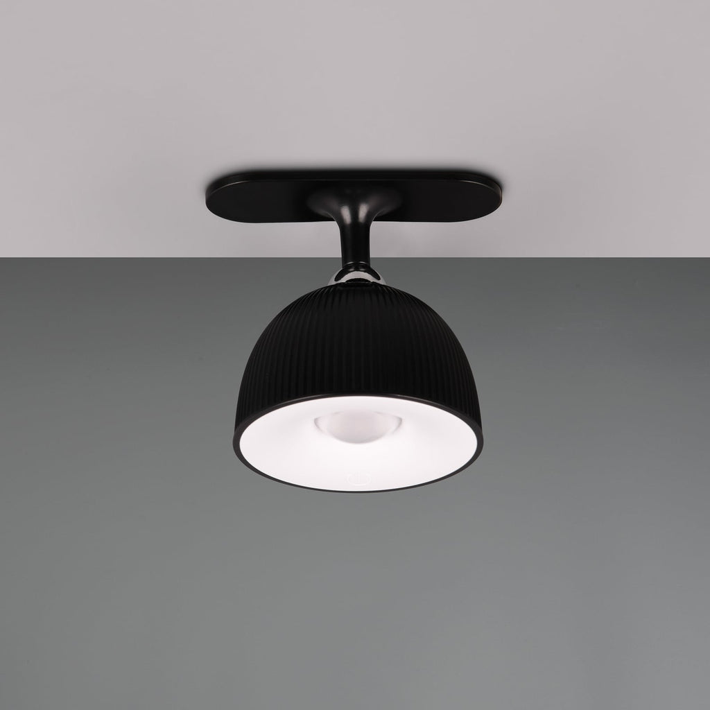 Nærbilde av klemme på LED bordlampe Maxima dimbar høydejusterbar svart 41 cm
