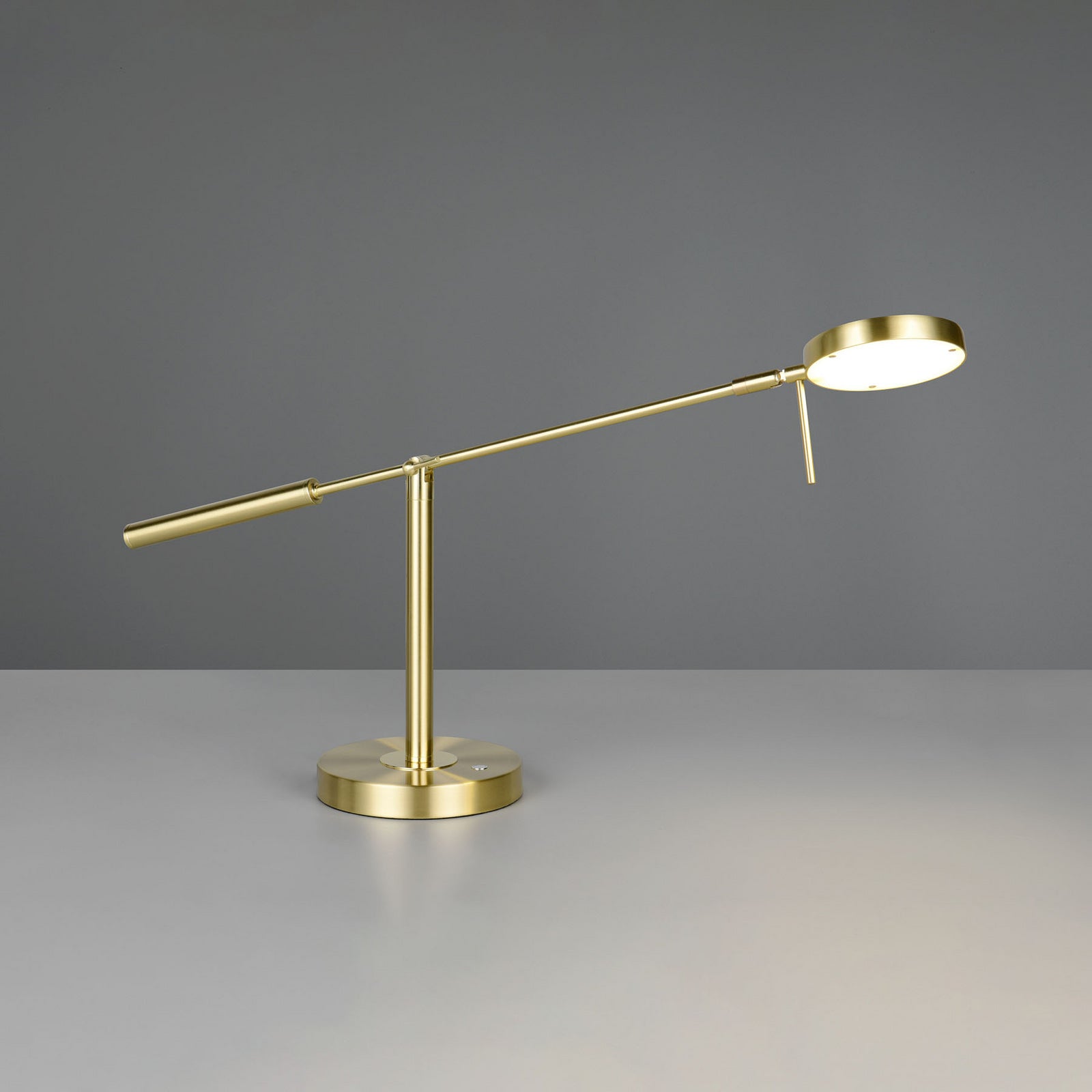 LED bordlampe Monza dimbar CCT messing 52 cm bryter nærbilde