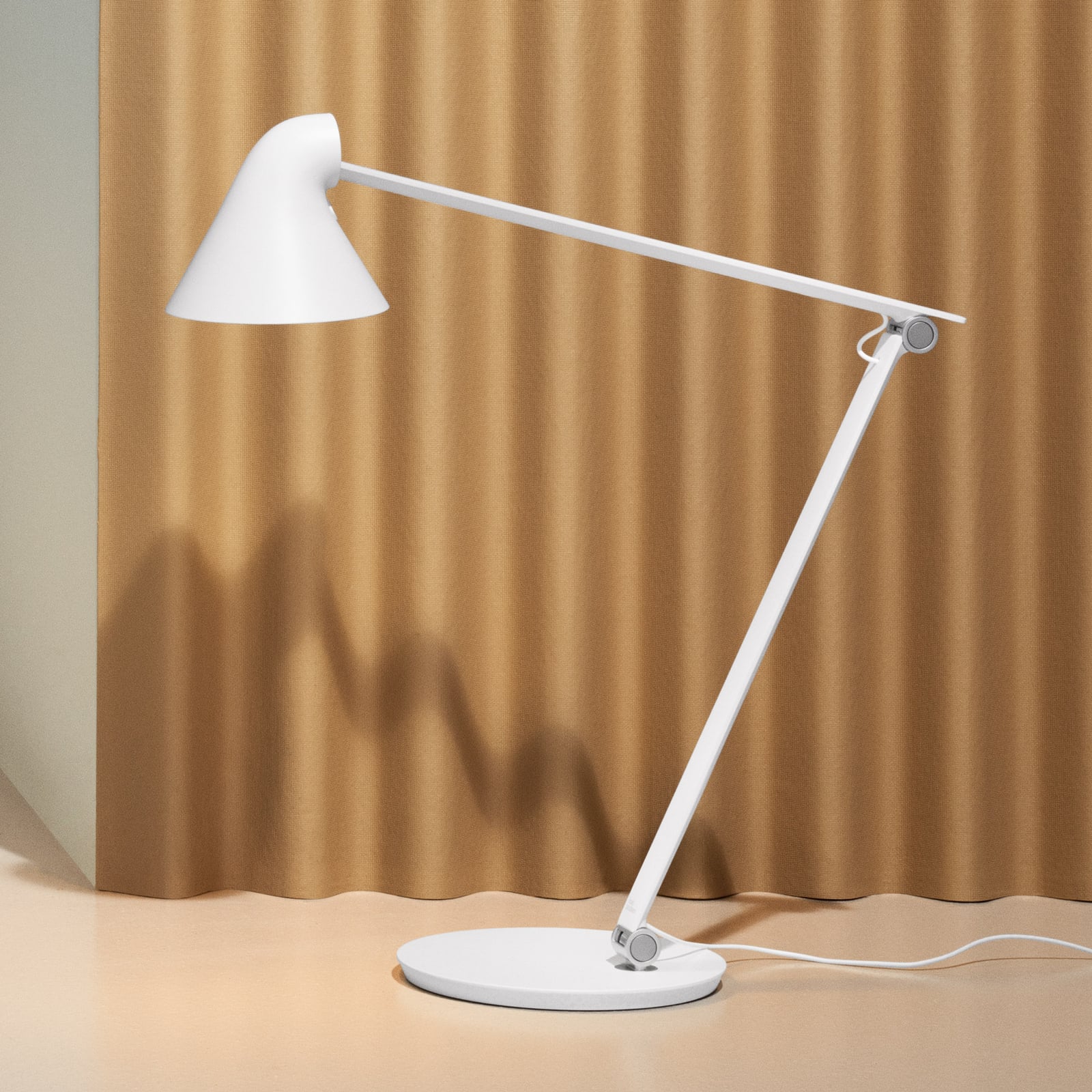 LED bordlampe NJP dimbar hvit aluminium 3000K nærbilde av lampehode
