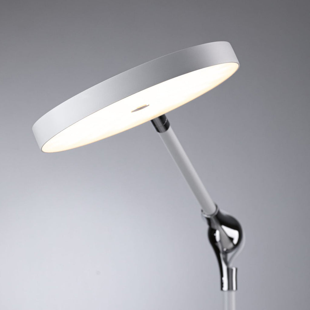 Montert LED bordlampe Numis dimbar CCT med Qi-lading hvit på skrivebord