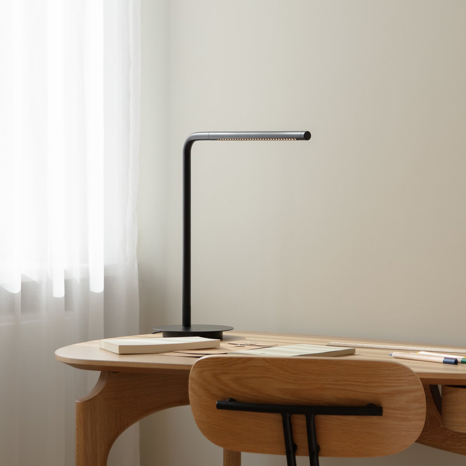 Bryter og dimmer på LED bordlampe Omni dimbar dreibar svart metall 46 cm