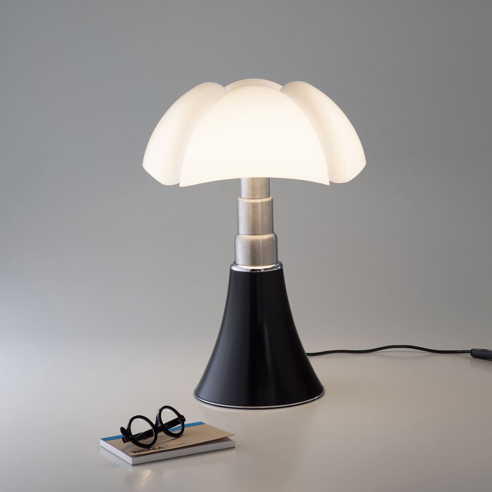 LED-bordlampe Pipistrello Med dimbar brun Ø40 cm detalj av lampefot