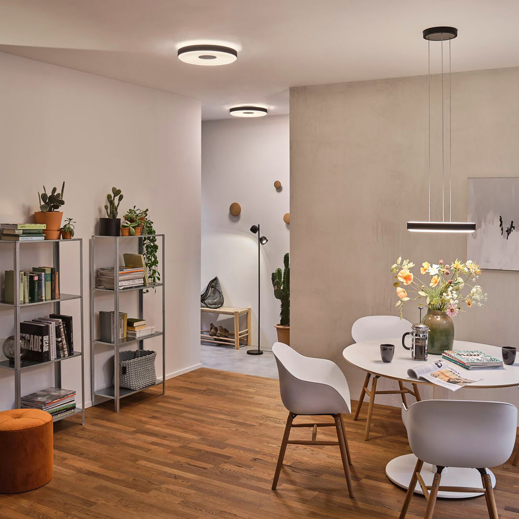 LED-bordlampe Puric Pane I svart svingbar dimbar med tekstilkledd kabel