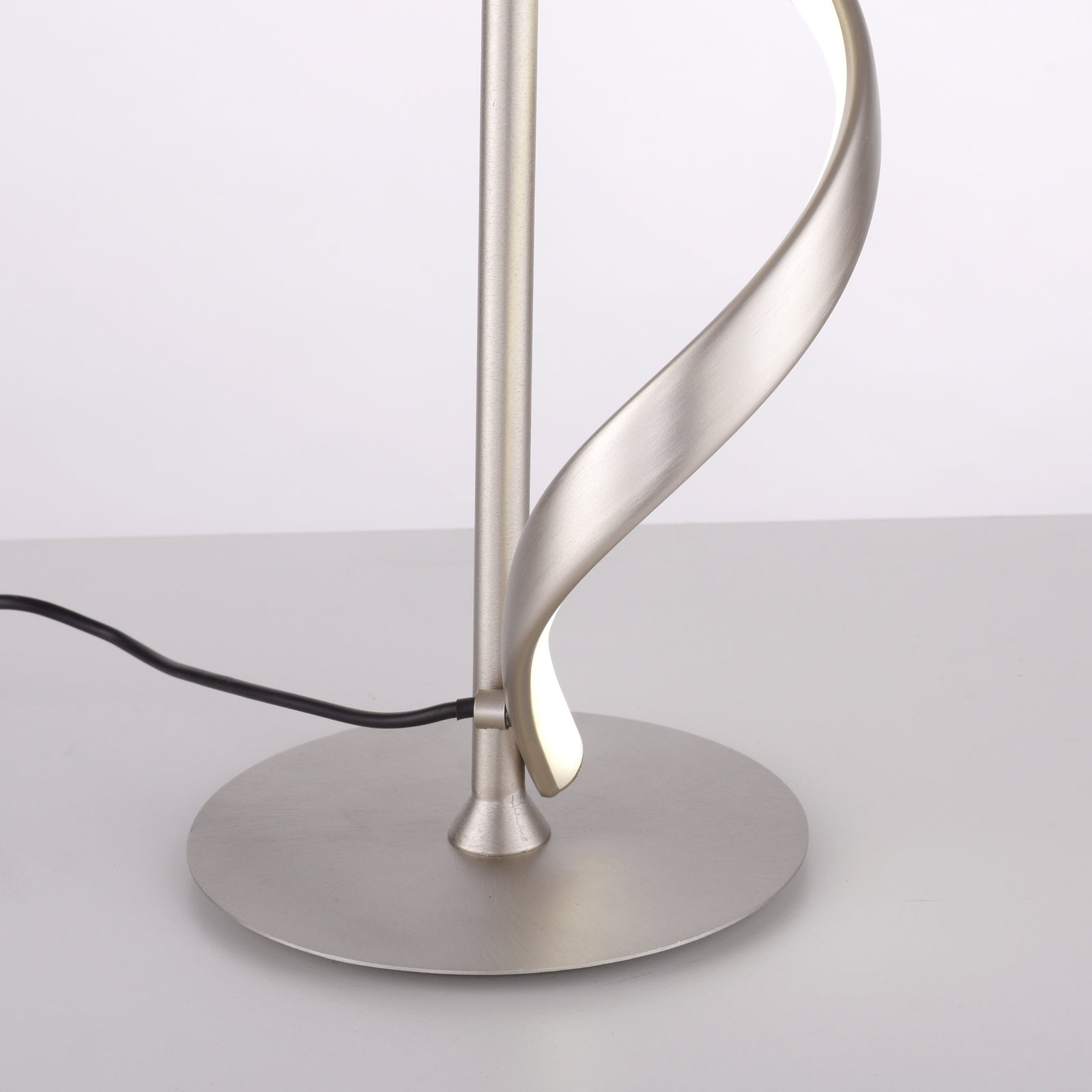 LED bordlampe Q-Swing dimbar stål 50 cm Zigbee montert