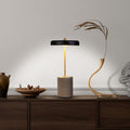 LED bordlampe Seta oppladbar betong svart Ø15 cm dimbar forfra