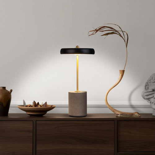 LED bordlampe Seta oppladbar betong svart Ø15 cm dimbar forfra