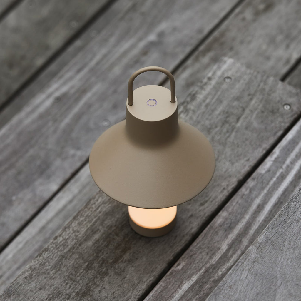 LED bordlampe Shadow Small oppladbar beige IP65 sideprofil