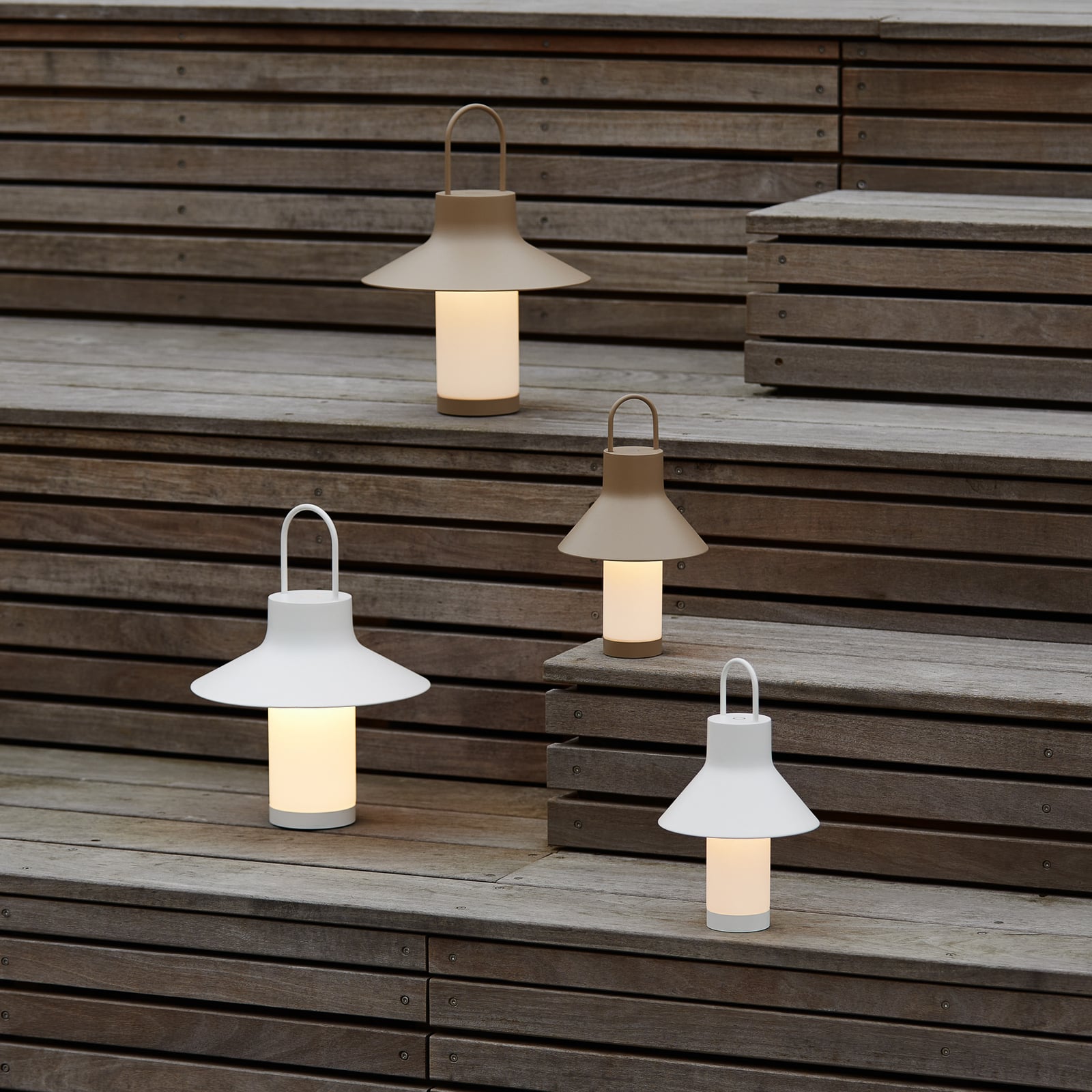 LED bordlampe Shadow Small oppladbar beige IP65 USB ladeport