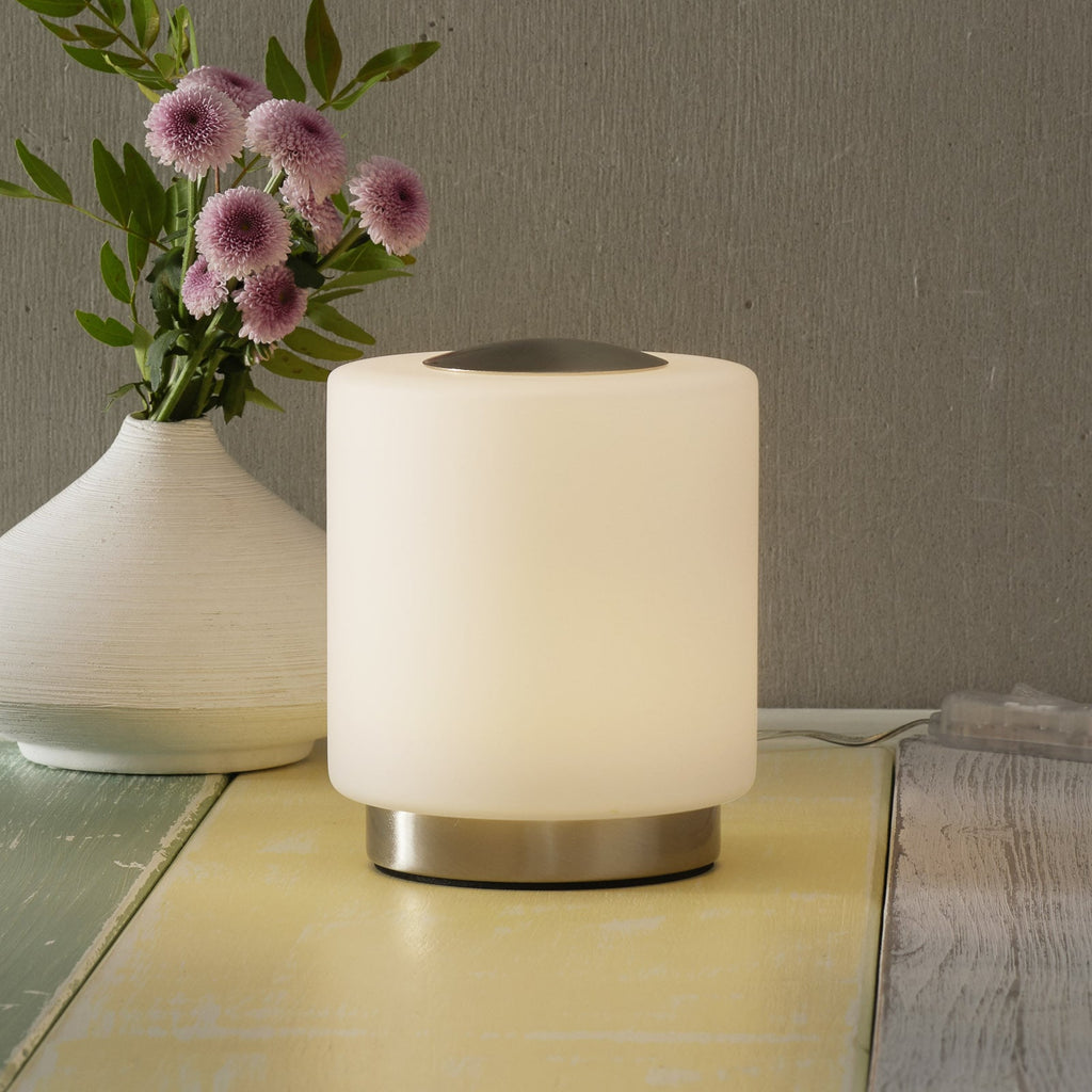 LED bordlampe Simi dimbar berøringsdimmer nikkel front